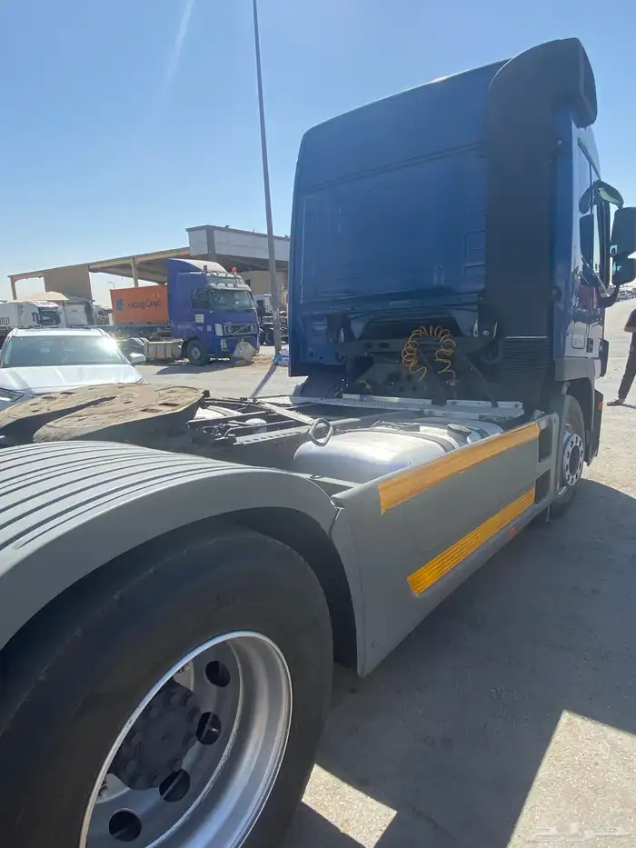 للبيع راس شاحنة اكتروس موديل 2012 3