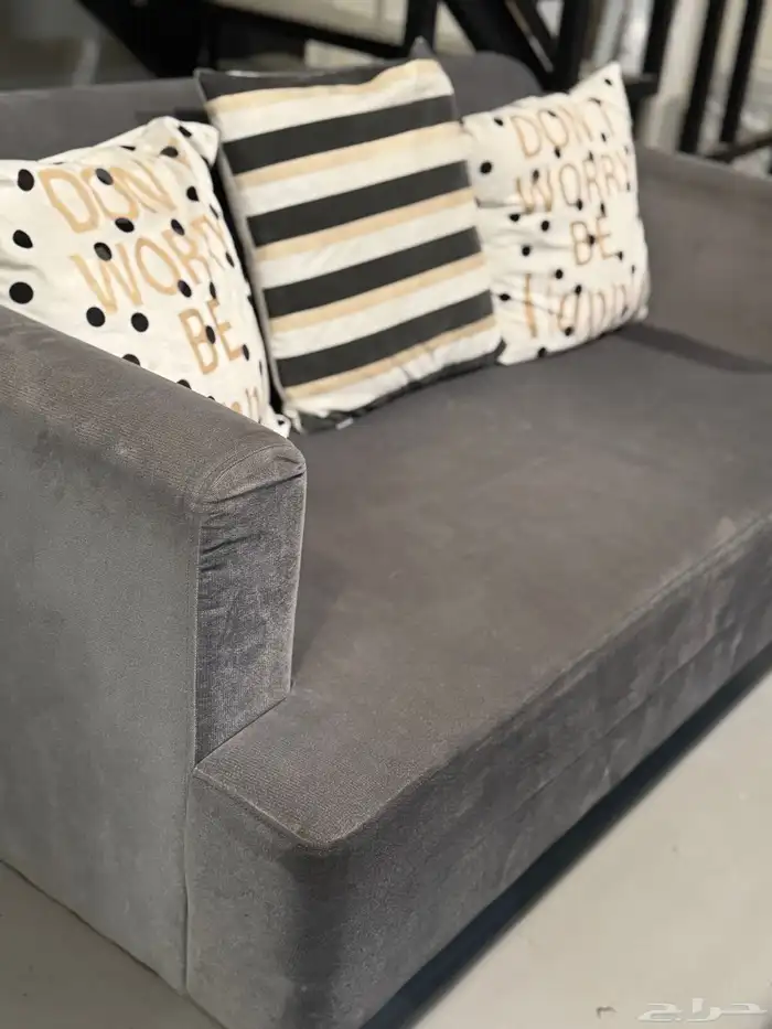 كنب مخمل رمادي في حاله ممتازه 3