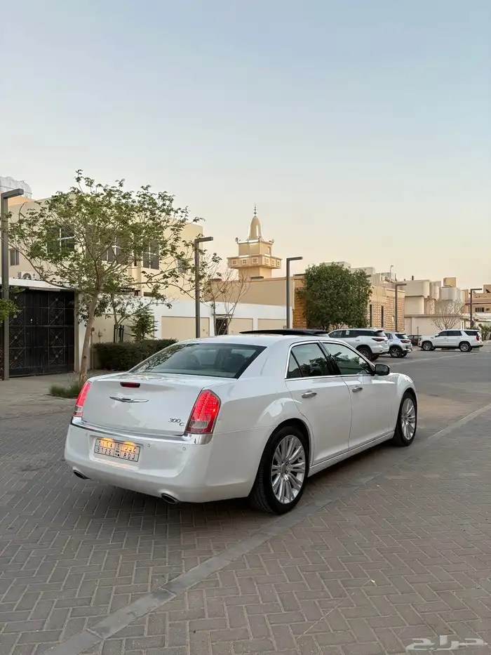 للبيع كرايزلر 2014 اكزاكتيف V8 8