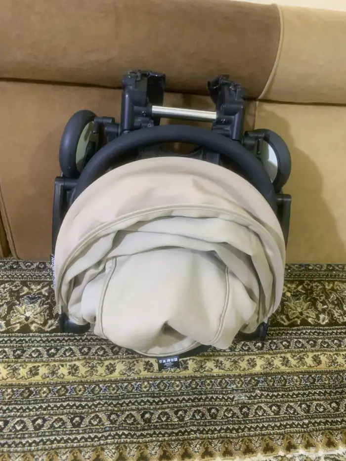 يويو عربة اطفال خفيفة وسهلة الفتح والاغلاق و تدخل الطائرة 4