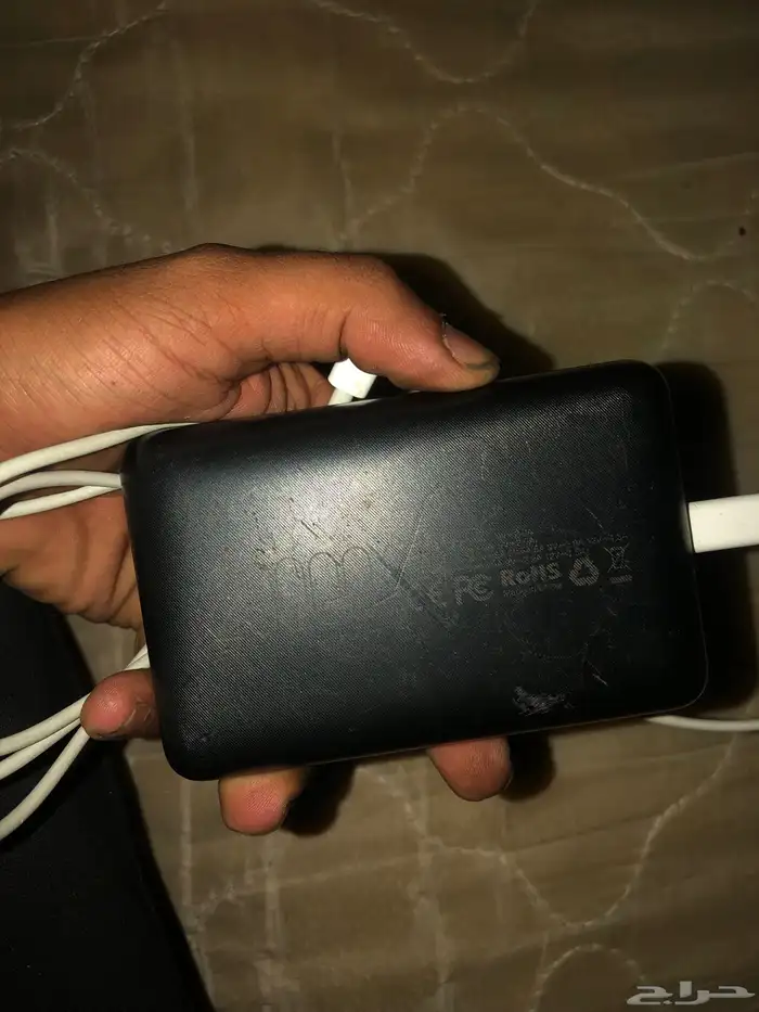 للبيع شحن متنقل 20وسلك ايفون اصلي 2