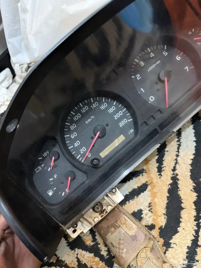 اغراض لاندكروزر 6