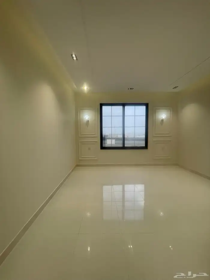 للبيع شقق ارضيه وشقق علويه طريق ابها الخميس ح المعارض 30