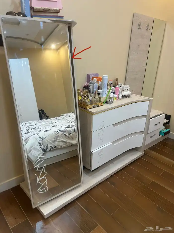 اثاث للبيع (غرفة نوم  كنب  مبرد ماء  ستاير) 1