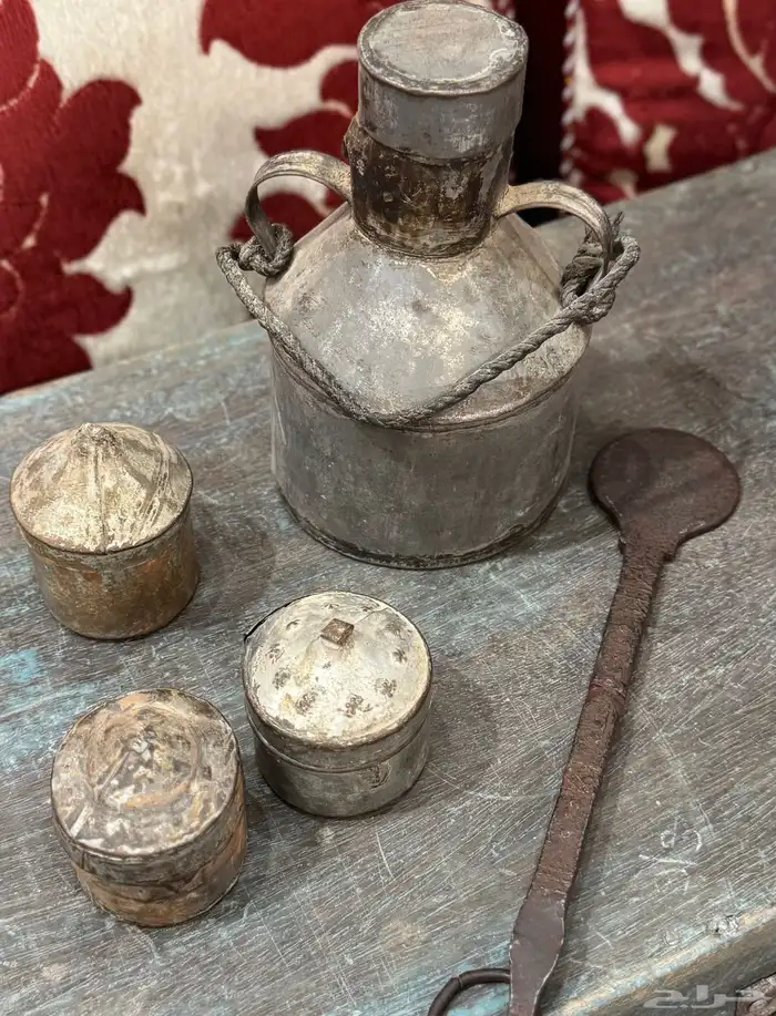 علب قديمه 4