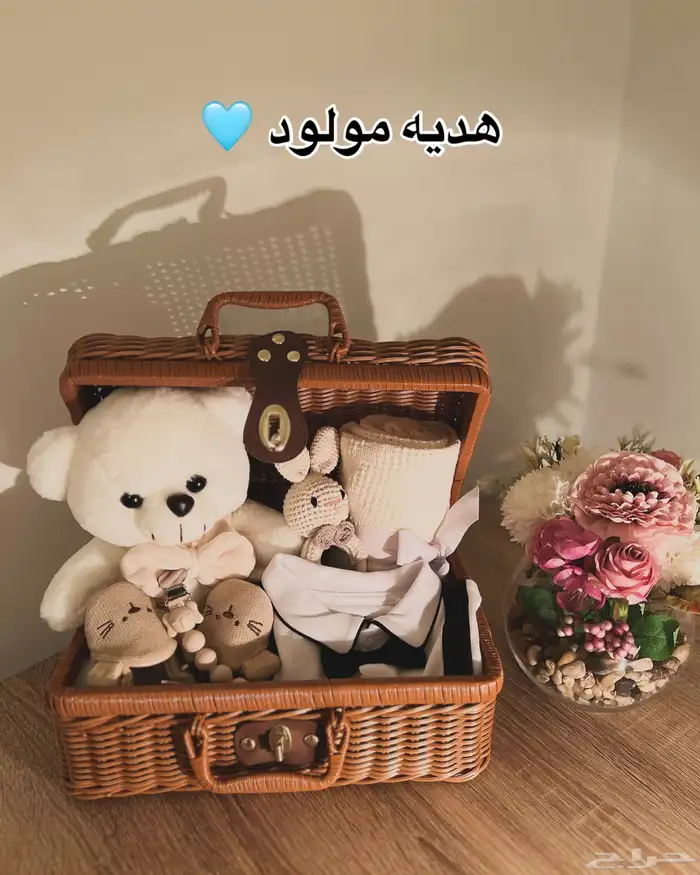هدايا مواليد وتنسيق فازات ورد صناعي 0