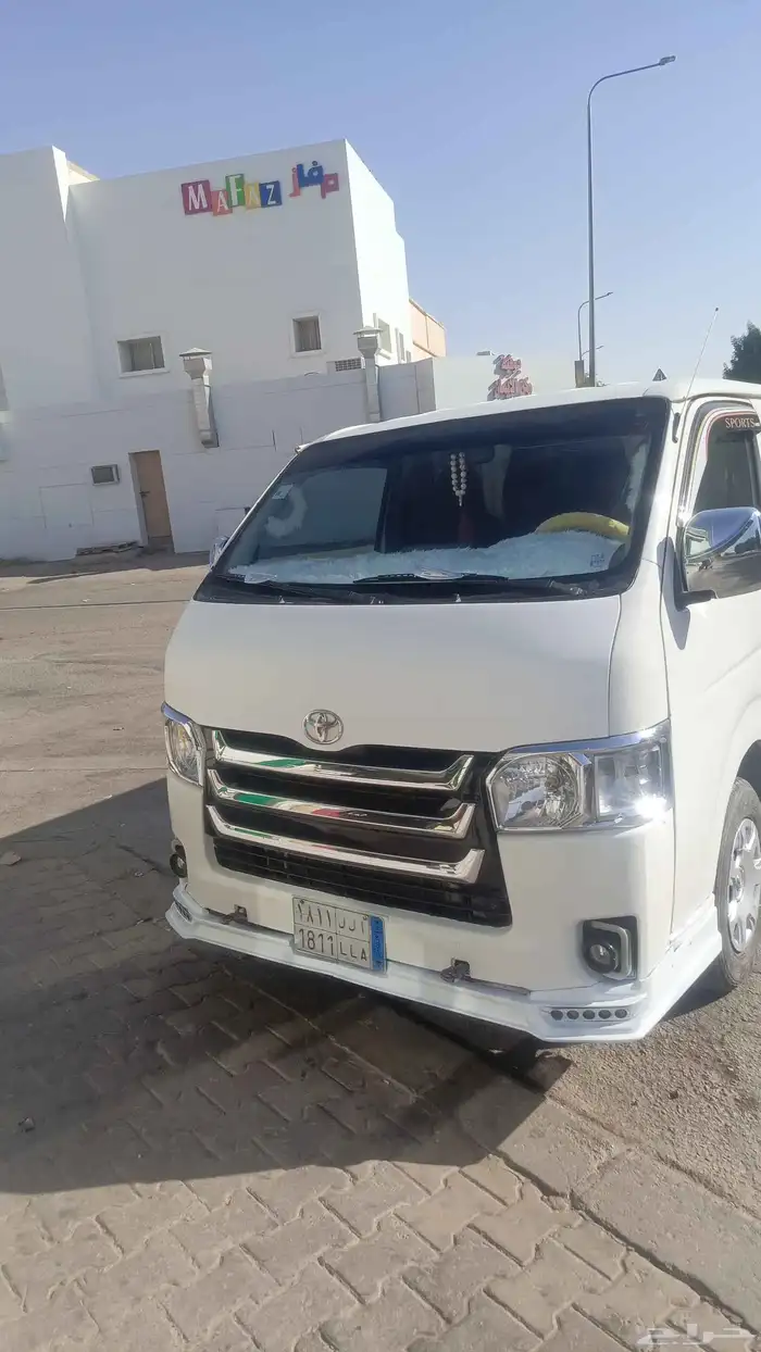 There are stones a head a school a restaurant an airport and 0