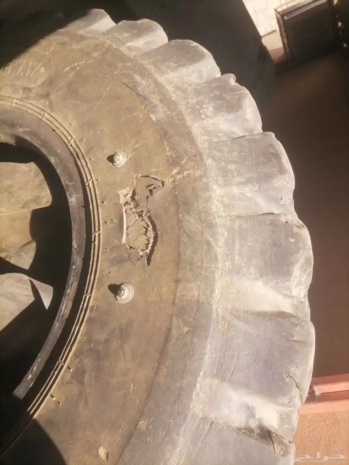 كفرات تريله سنجل مستخدم نطيف كفر شيول مقاس 20_5_25_فيه رقعه 2