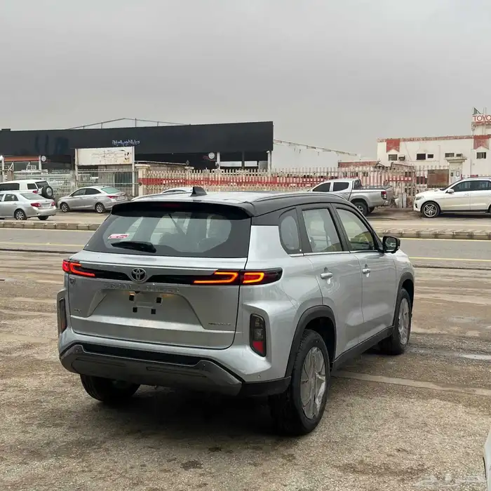 تويوتا اوربان كروزر GLX 2025 3