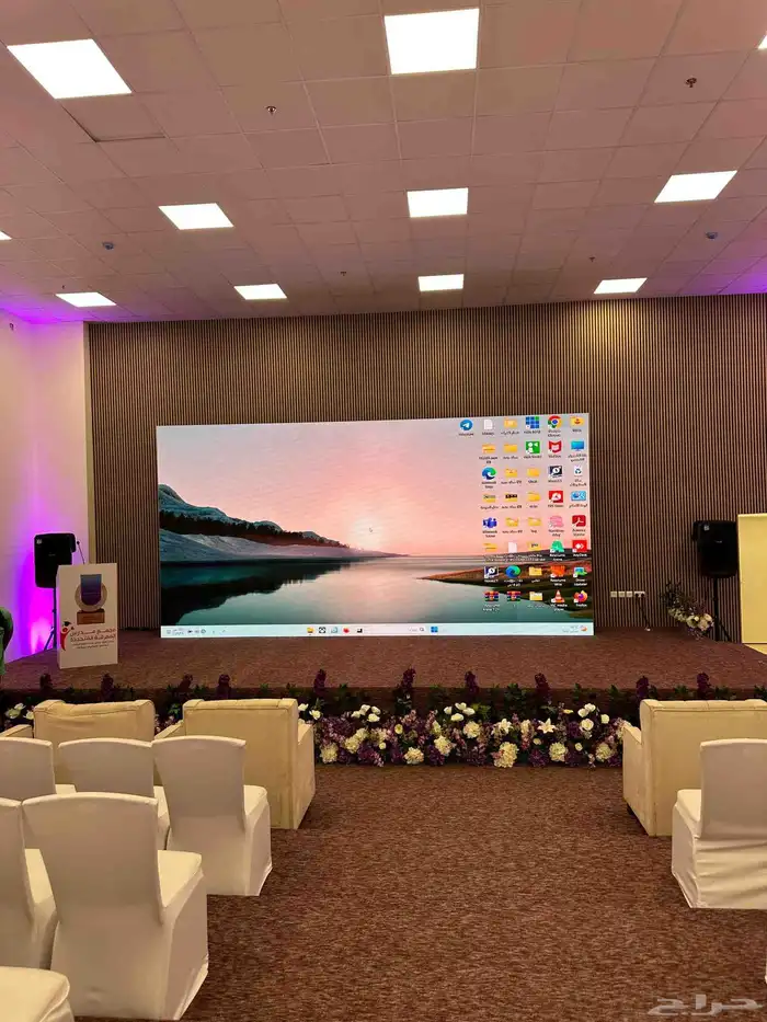 شاشات وإضائه وصوتيات واستيج للإيجار 6