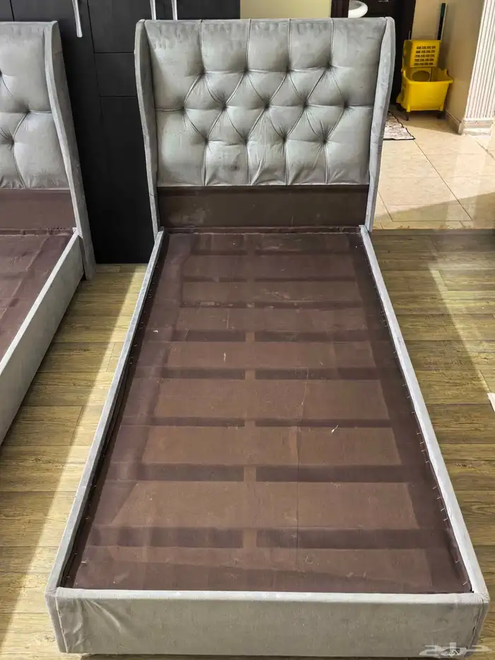 اثاث مختلف بحالة ممتازة جدا 8