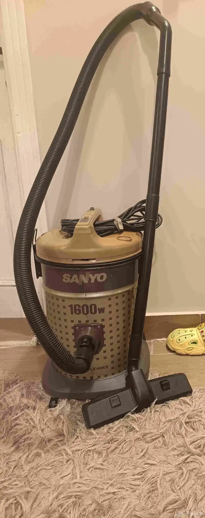 مكنسة كهربائية 1