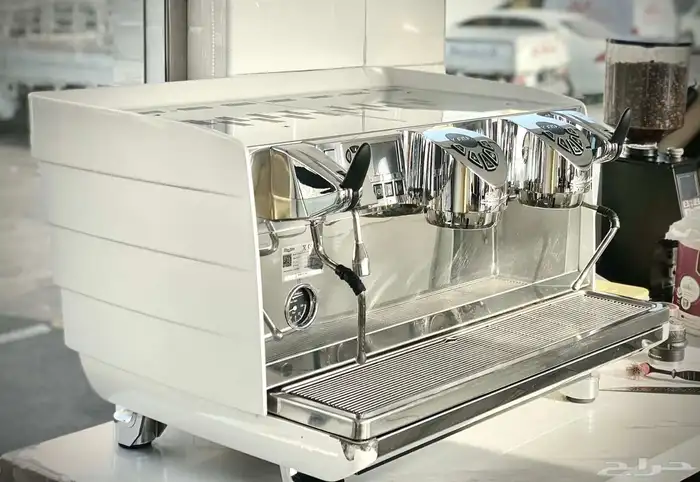 مكينة قهوه بحاله ممتازه 3