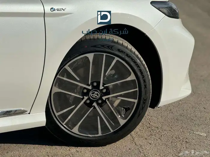 تويوتا كامري فئة LE هايبرد 2025 3