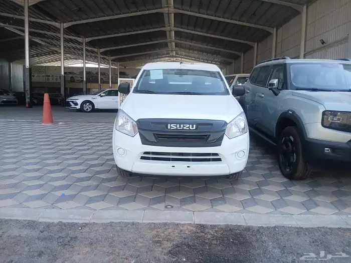 ايسوزو دي. ماكس. جوانب. 2025 4