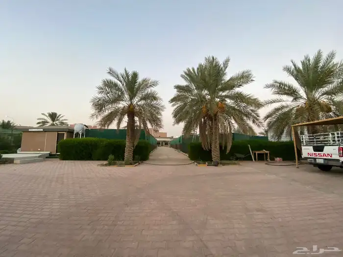 للبيع مزرعة مع فلة داخل عنيزة 3شوارع 3