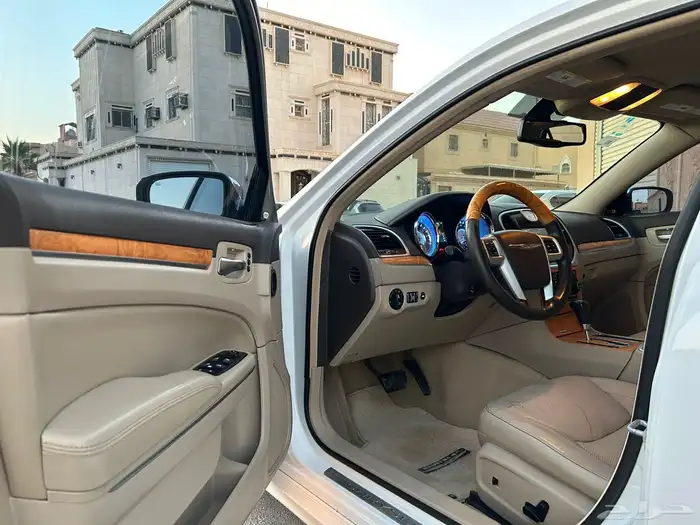 كرايزلر C300 مديل 2013 هيمي 8 سلندر 12