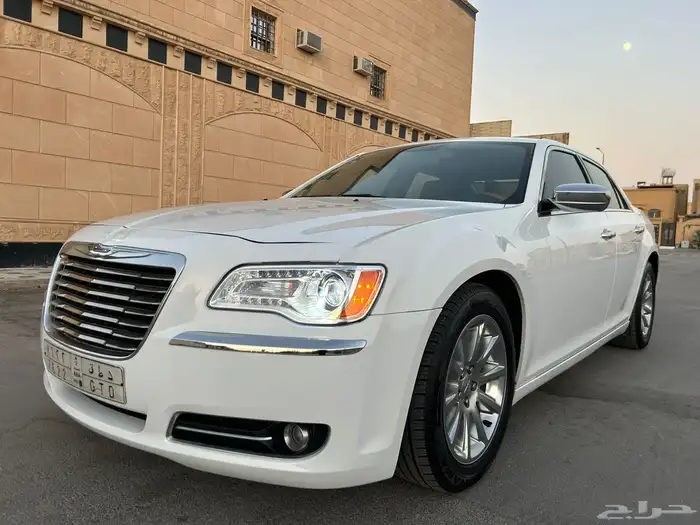 كرايزلر C300 مديل 2013 هيمي 8 سلندر 17