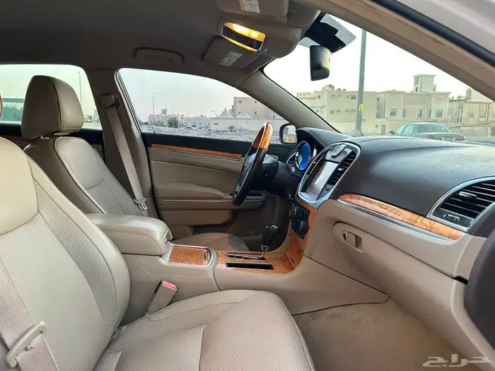 كرايزلر C300 مديل 2013 هيمي 8 سلندر 5