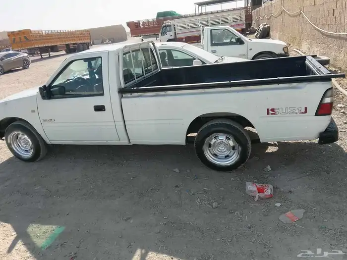 Isuzu pickup model 2003 urgent sell Price 18000. 10 by 10 7