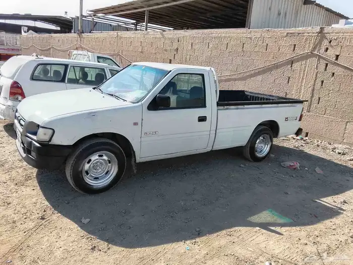 Isuzu pickup model 2003 urgent sell Price 18000. 10 by 10 6