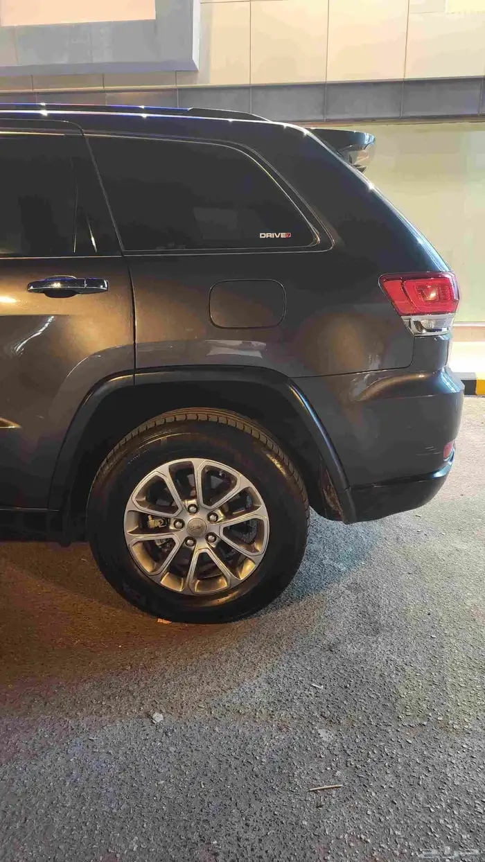 جيب جراند شيروكي ليمتد 2015 V8 دبل قمه في النظافه ماشاءالله 3