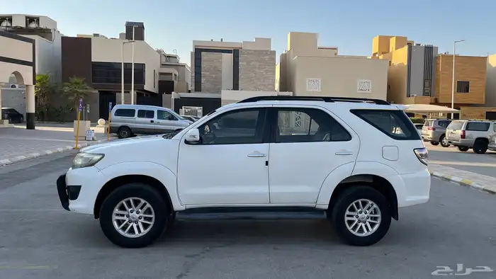 فورتشنر 2012 فل كامل V6 دبل دفلك 4x4 2