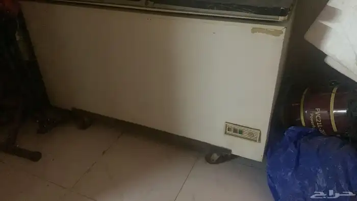 فريزر كبير ولها كفرات حقت مطاعم نظيفه وشرط ثلج 0