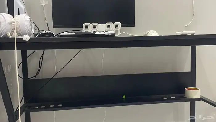 طاوله و ماوس و كيبورد للبيع مستعجل جدا داخل الحناكيه 3