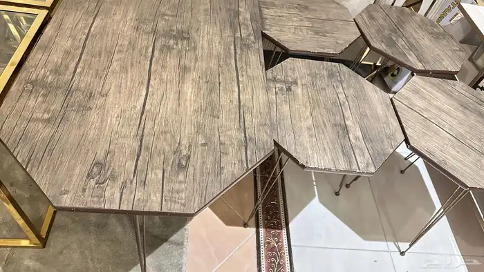 طاولة كبيره خشبيه مع 4 طاولات خدمه 1