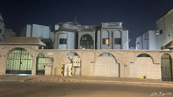 عقار للبيع علي مساحة 1056م علي شارع عام موقع متميز 0