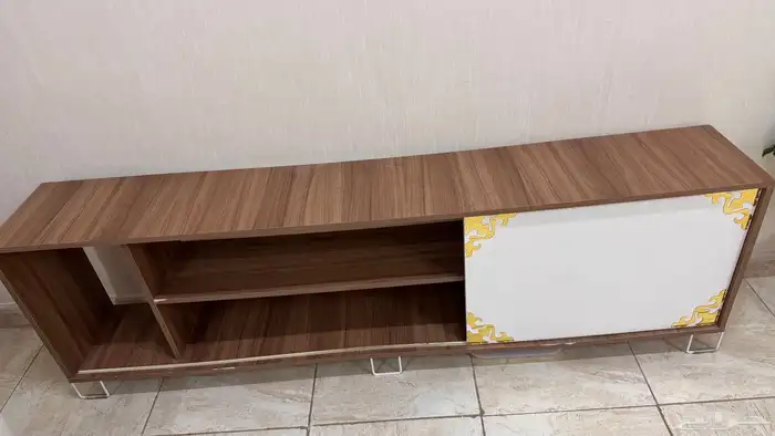 طاولة بلازما وطاوله وسط مع 4 طاولات خدمه 5