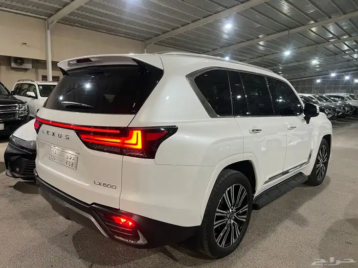 لكزس LX600 سعودي BB عداد 19 الف مالك واحد وكاله 17