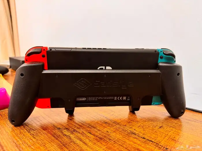 نينتندو سويتش كامل مع مسكتين مع ثلاث أشرطة مجانا  و 400Gb 7