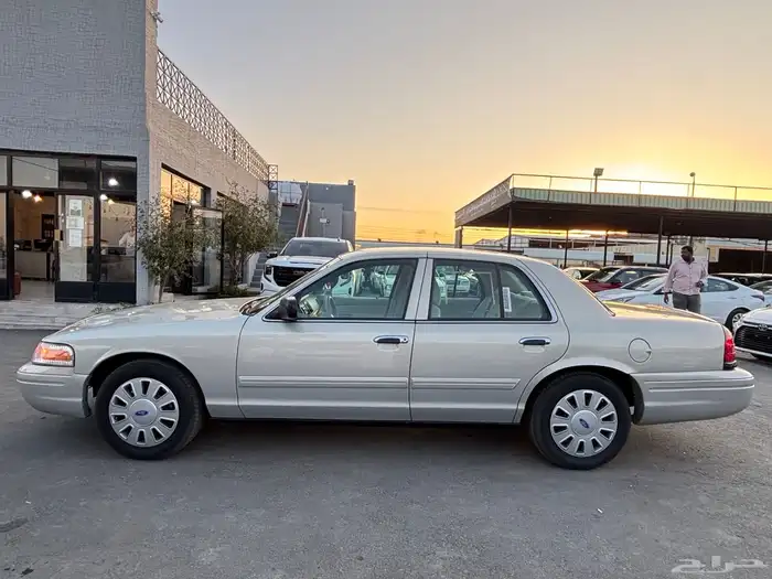 فورد كراون فكتوريا 2012 3