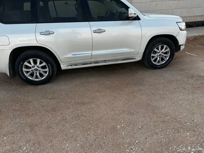 لاندكروزر 2016 ثمانية سرندل فل كامل انا المالك الاول 2