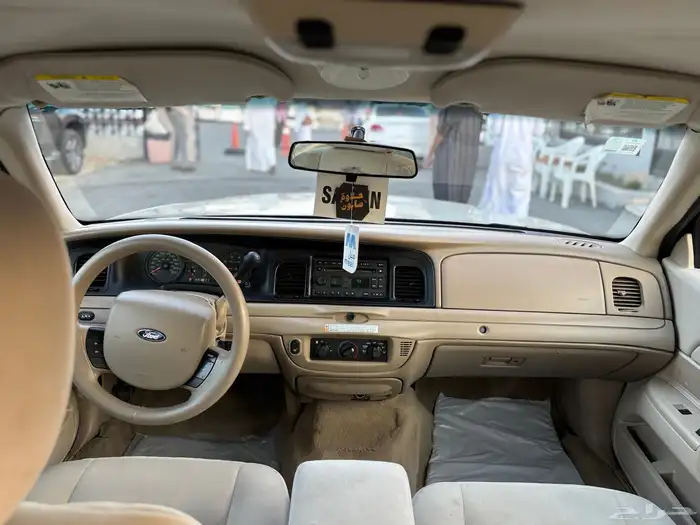 فورد كراون فكتوريا 2012 13