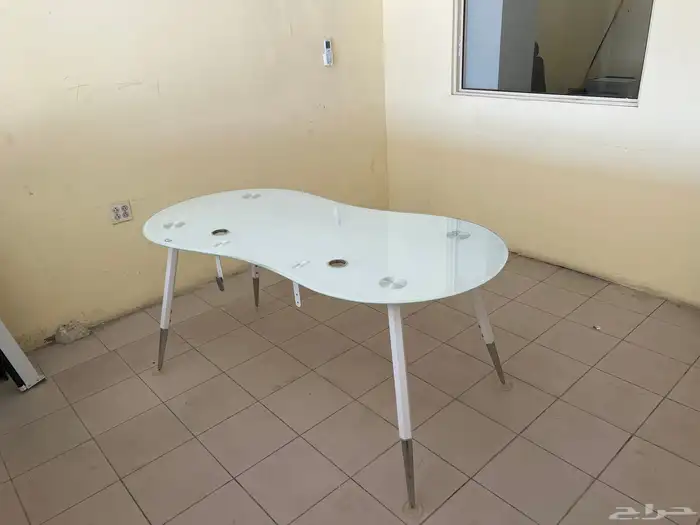 طاولة زجاج نظيفة 0