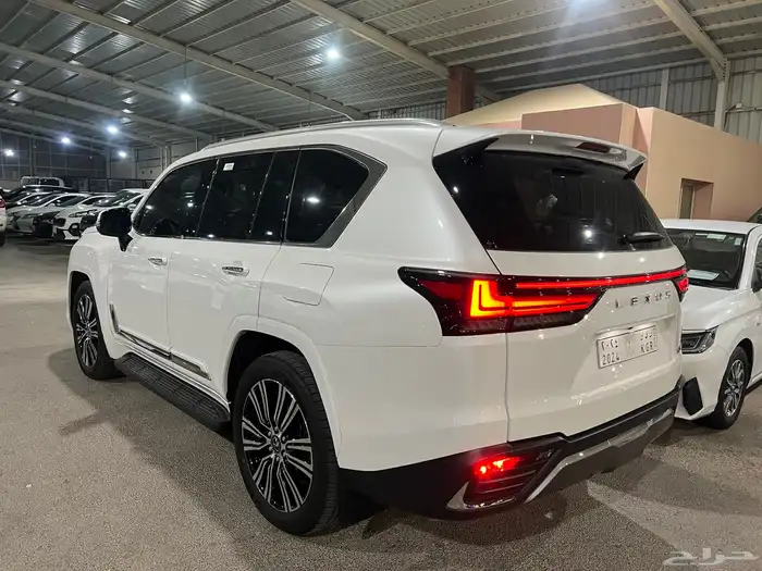 لكزس LX600 سعودي BB عداد 19 الف مالك واحد وكاله 8