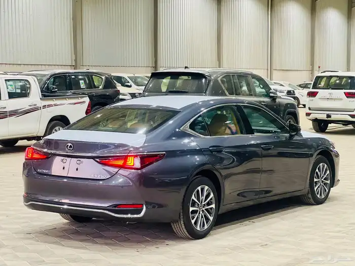 لكزس ES250 2025 5