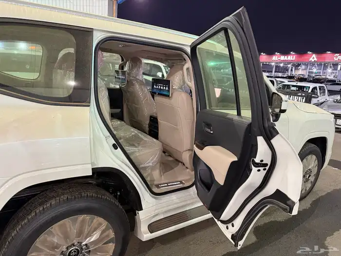 تويوتا لاندكروزر GXR L4 2025 - اصفار سعودي (( بنزين )) 9