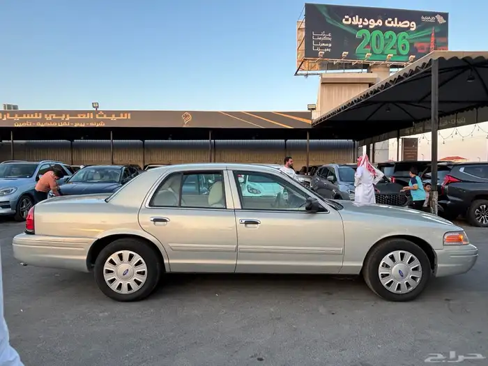 فورد كراون فكتوريا 2012 4