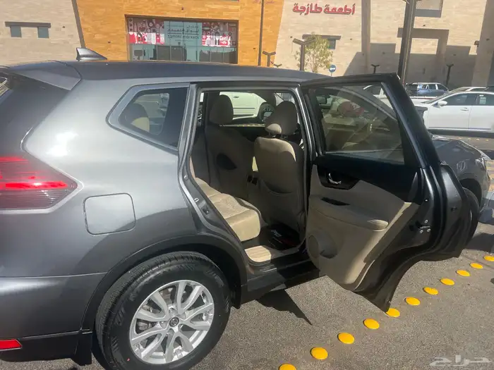 نيسان إكس-تريل 2018 رمادي 8