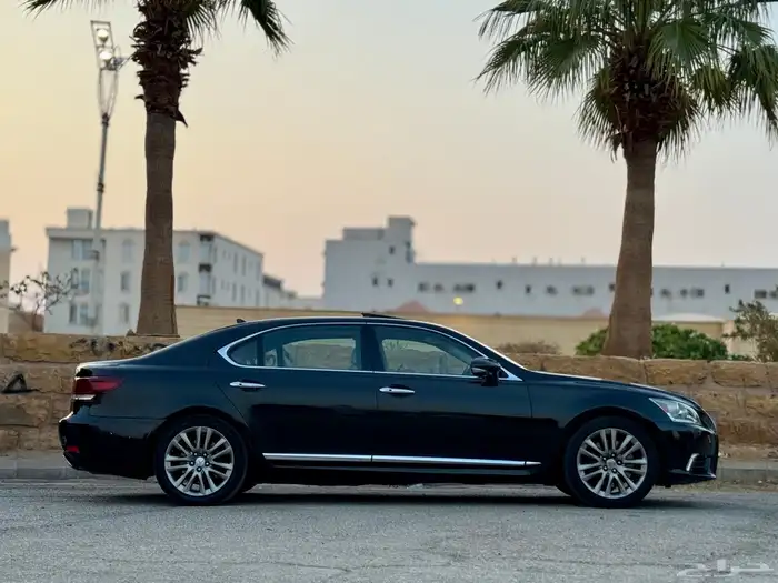 للبيع لكزس ((LS460)) 2013 (سعودي) ((نظيفة)) 12