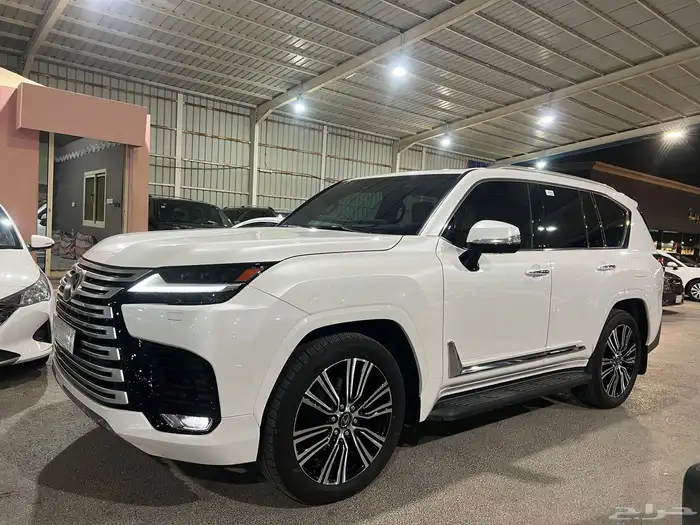 لكزس LX600 سعودي BB عداد 19 الف مالك واحد وكاله 0