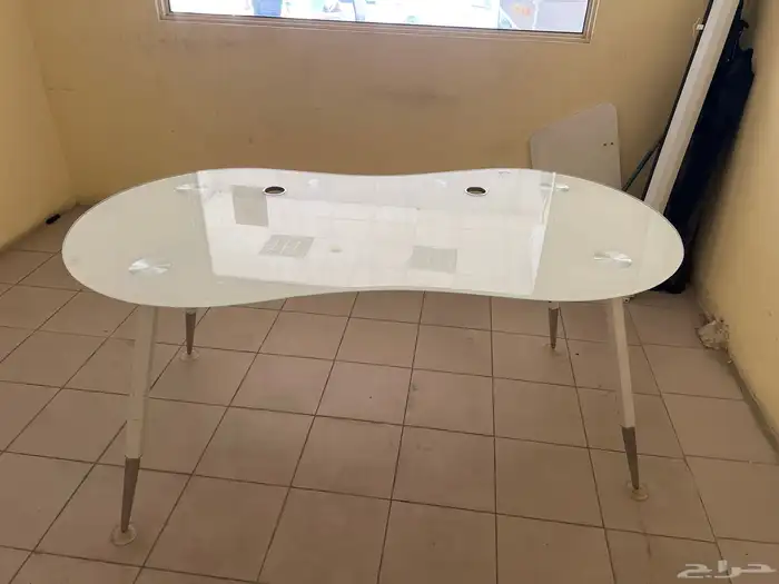 طاولة زجاج نظيفة 1
