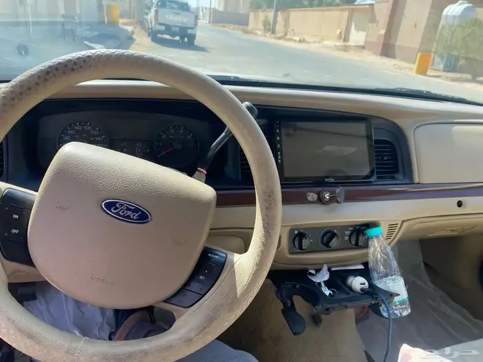 للبيع فورد 2011 كراون فكتوريا 4