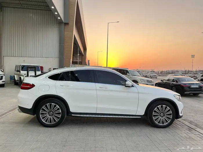 مرسيدس GLC.300 موديل 2019 4
