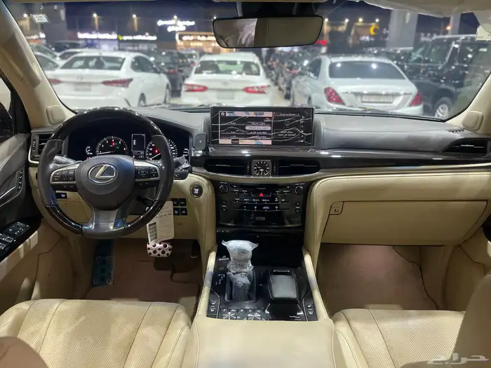 جيب لكزس ال اكس 570 موديل 2020 10