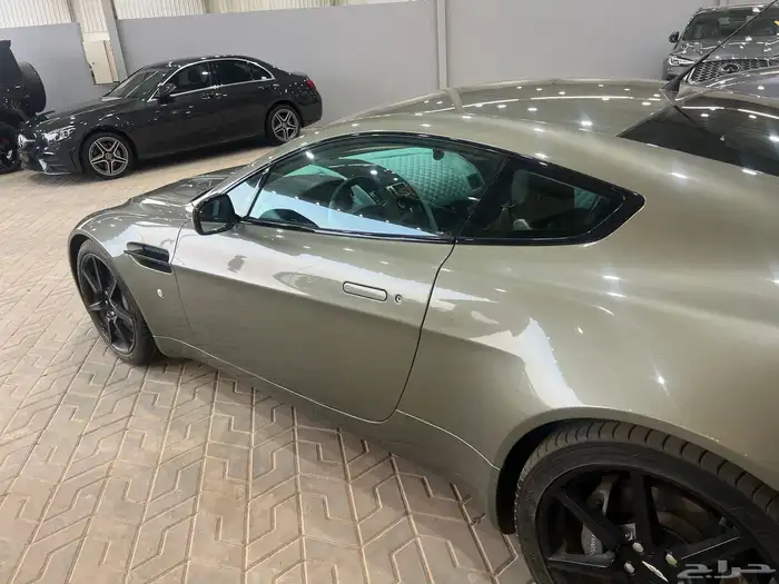 أوستن مارتن فانتج جير عادي نظيف ومخزن 16